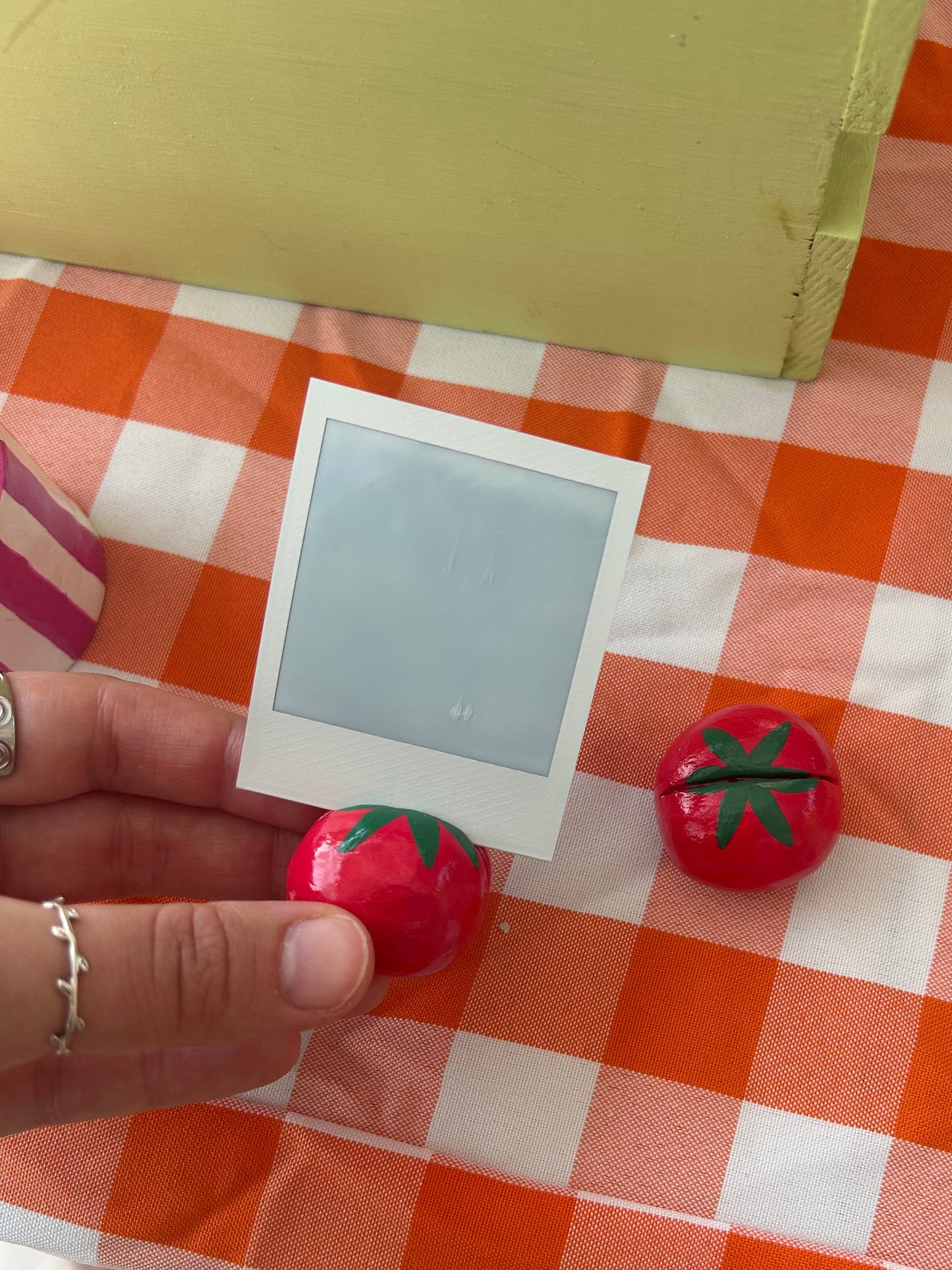 Tomato Photo Holder